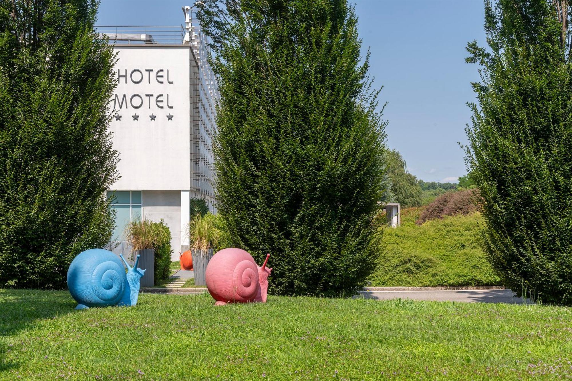 Mo.Om Hotel Olgiate Olona Exterior foto